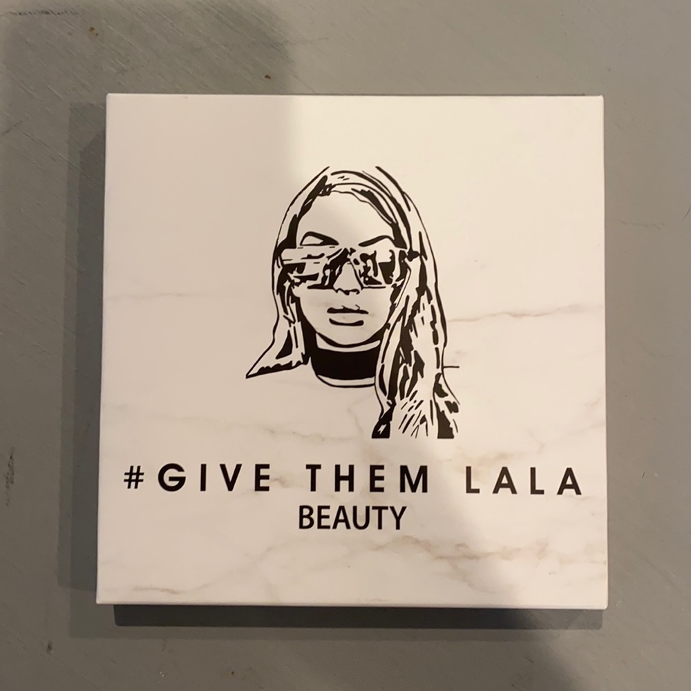 Give Them Lala Beauty - The Grown Woman Palette